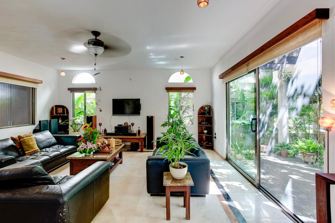  Luxury Villa for sale in Puerto Aventuras, Living Space