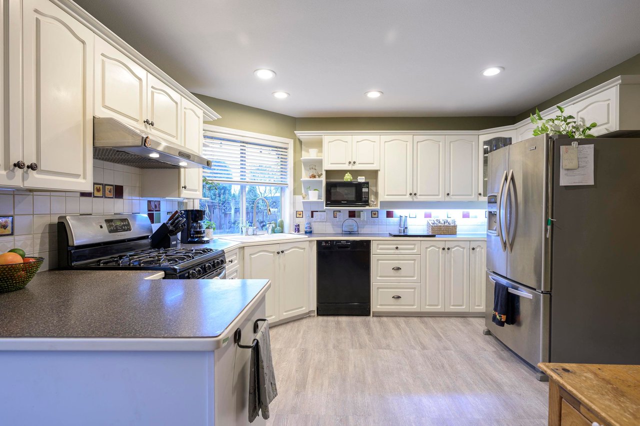5068 Bentley Dr