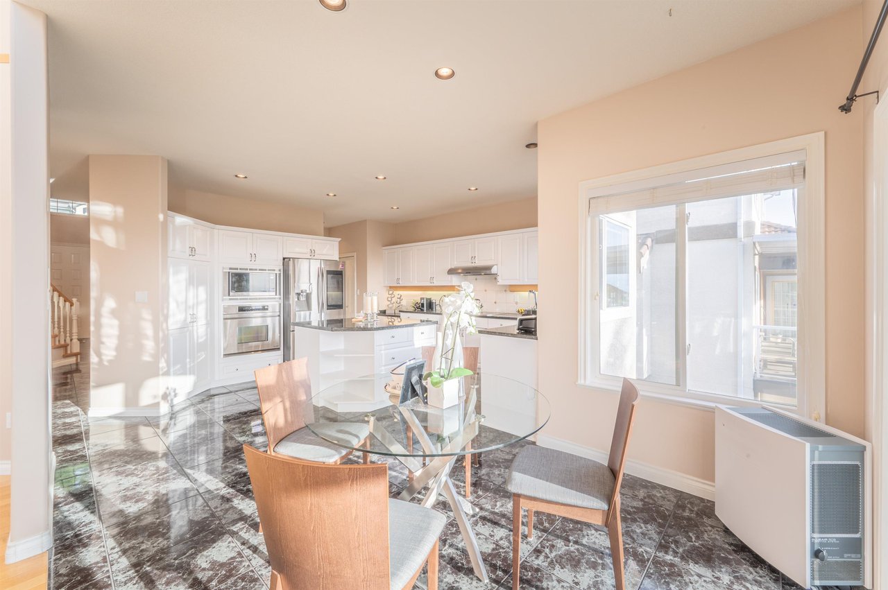 2588 Diamond Cres