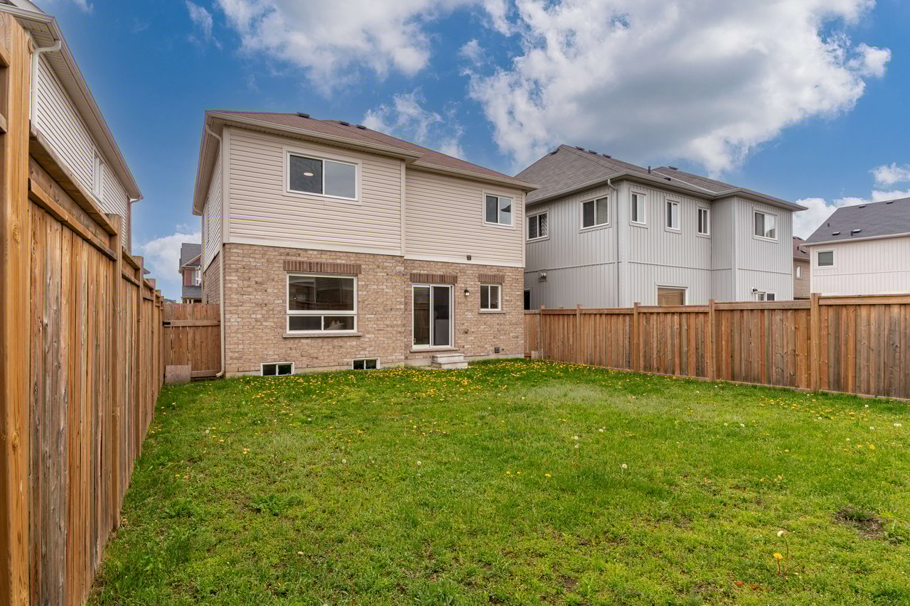 18 Fred Jackman Ave