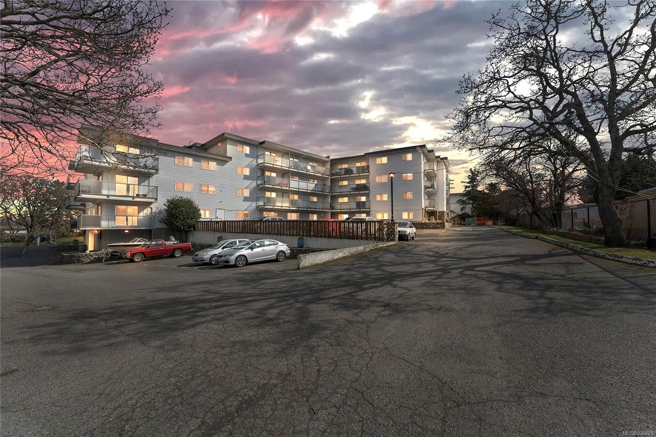 204-848 Esquimalt Rd