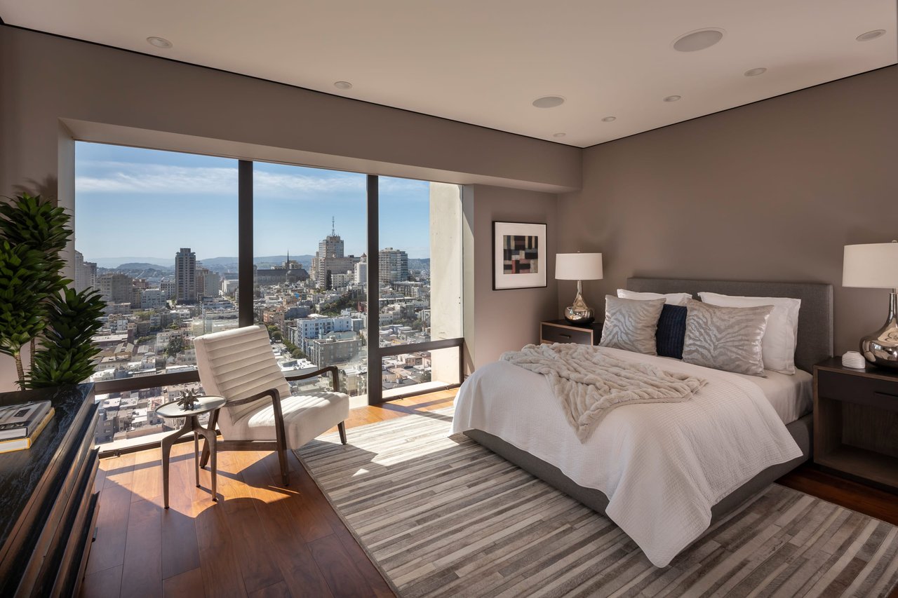 "As New" Contemporary View Apartment