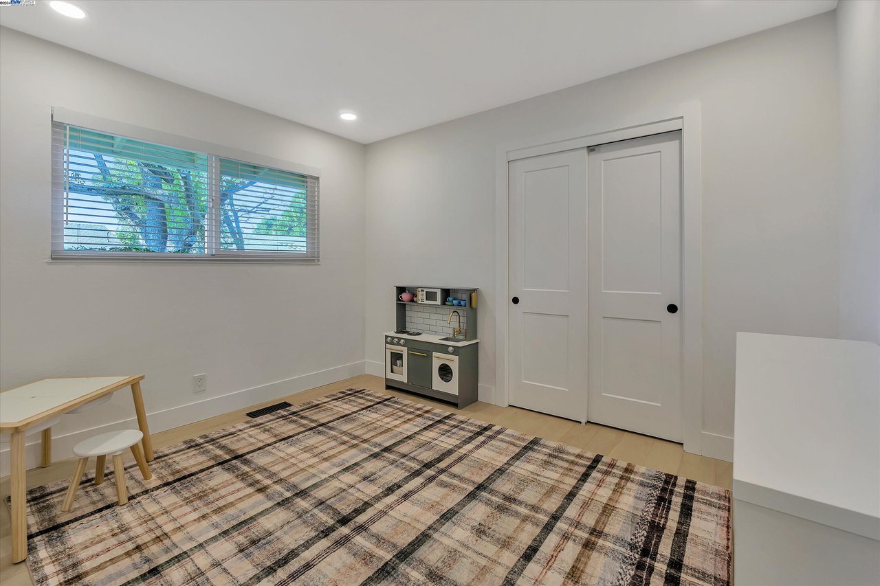 926 Amhurst Ct