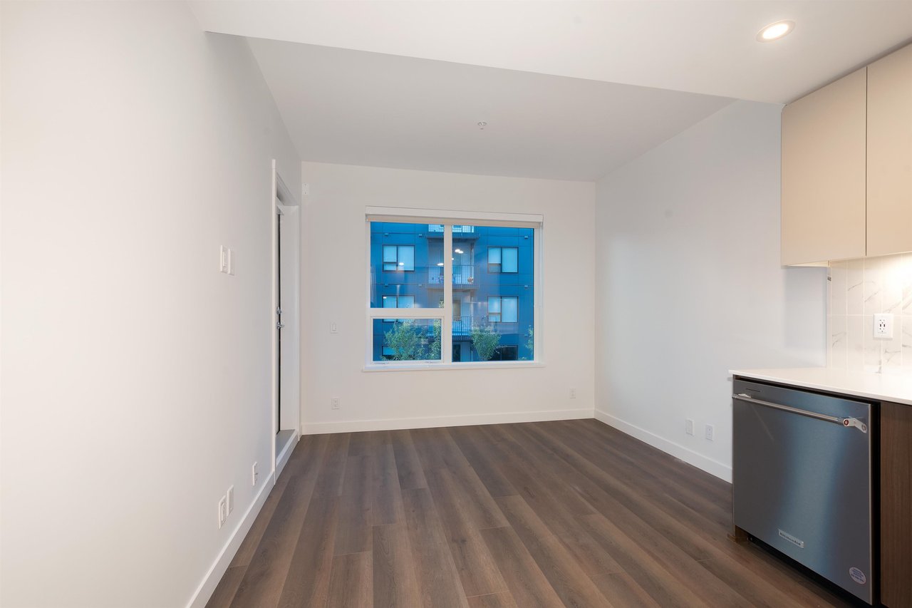 216-645 Como Lake Avenue, Coquitlam