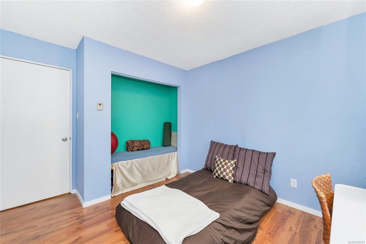 10-840 Craigflower Rd