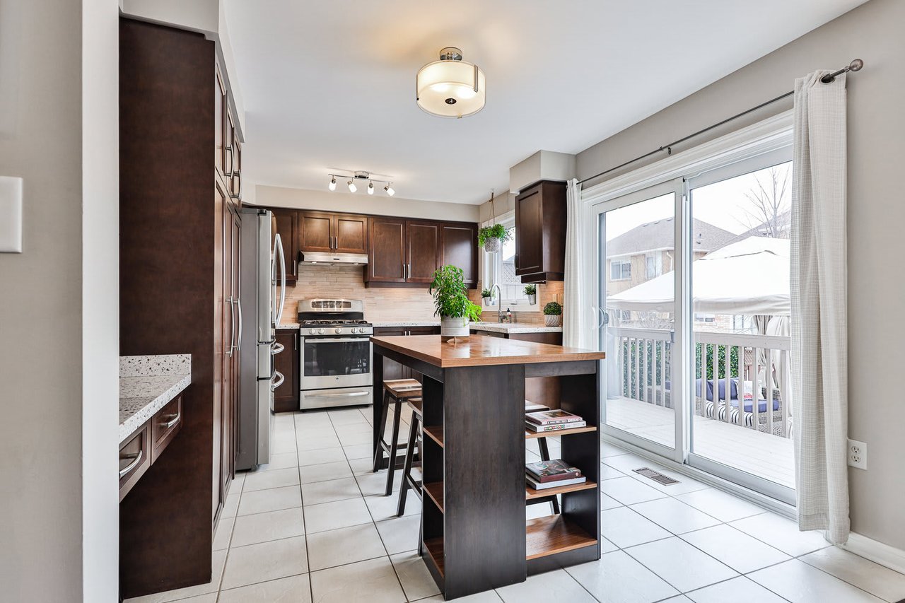 2582 FALKLAND Crescent, Oakville