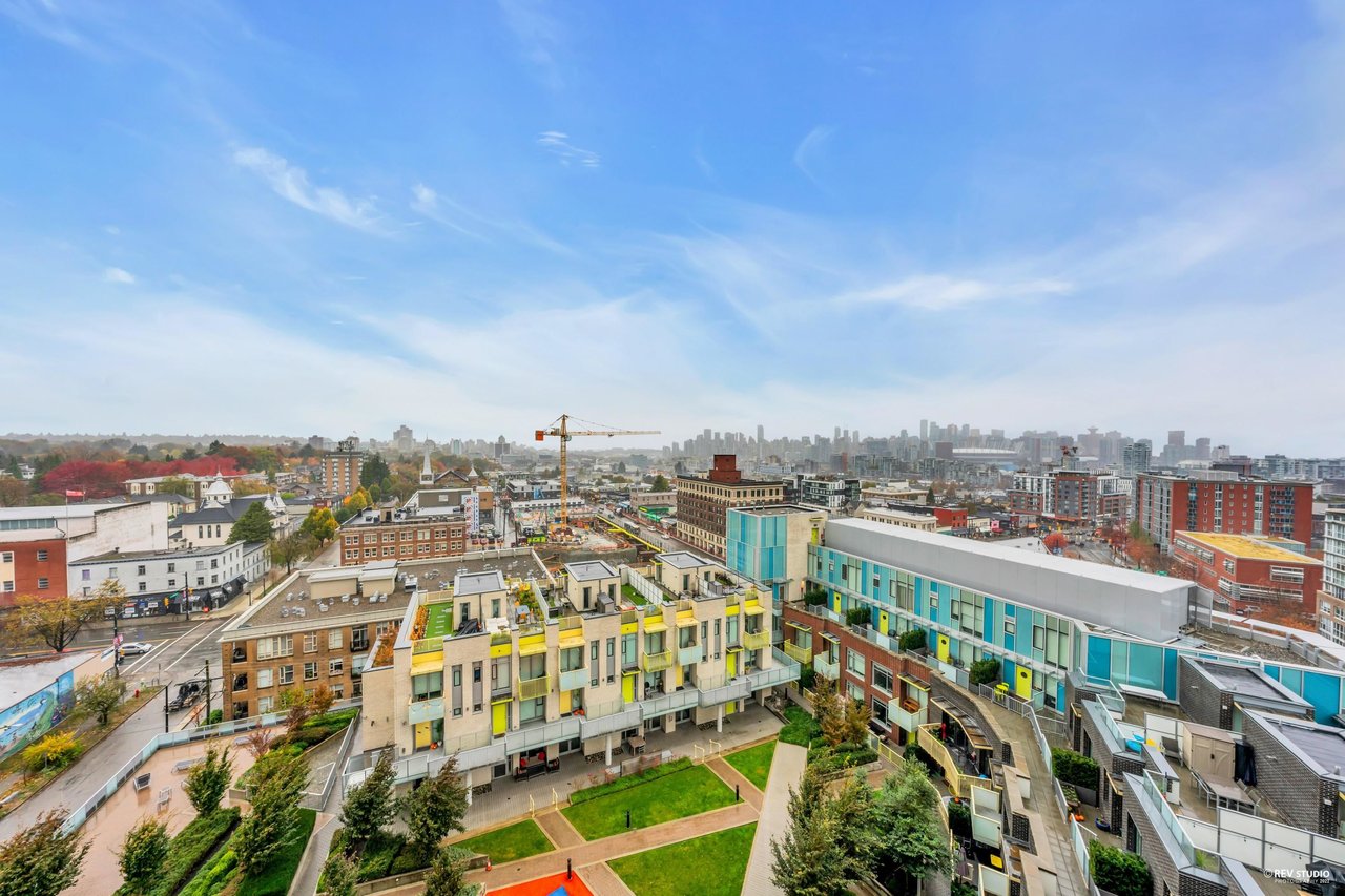 1212-285 E 10th Ave