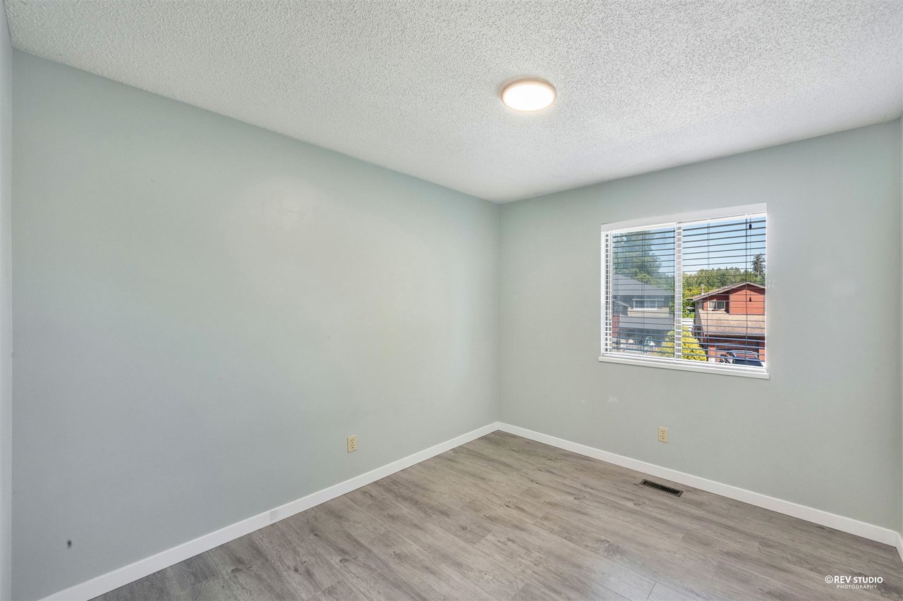 3162 Bute Cres