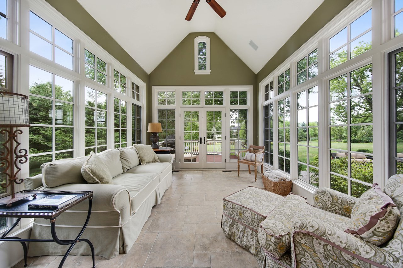 Chic & Elegant Home Near High School