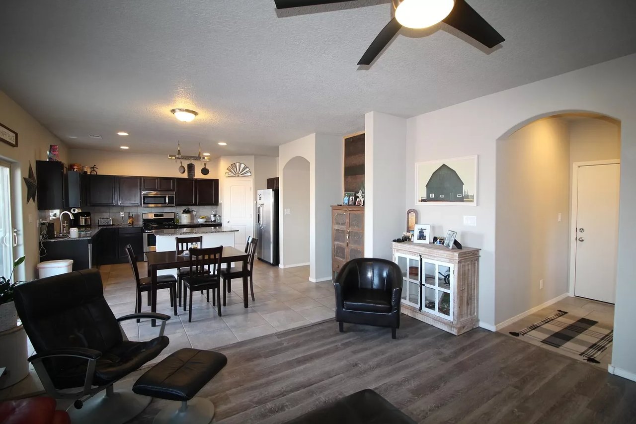 3813 Dynamite Rd NE
