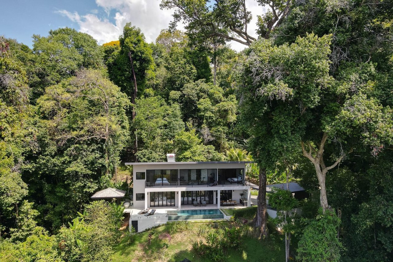 Stunning 4 Bedroom Villa Above Playa Hermosa