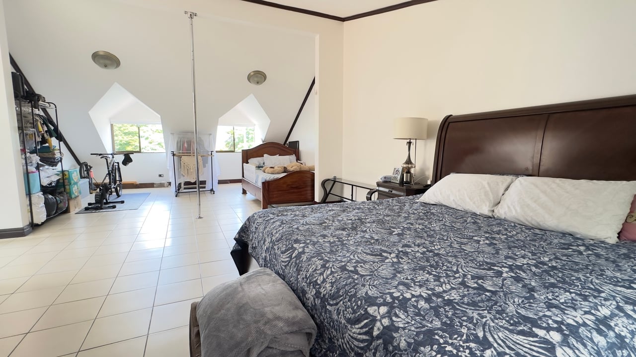 Colonial Residence With Jacuzzi, Curridabat, San Jose