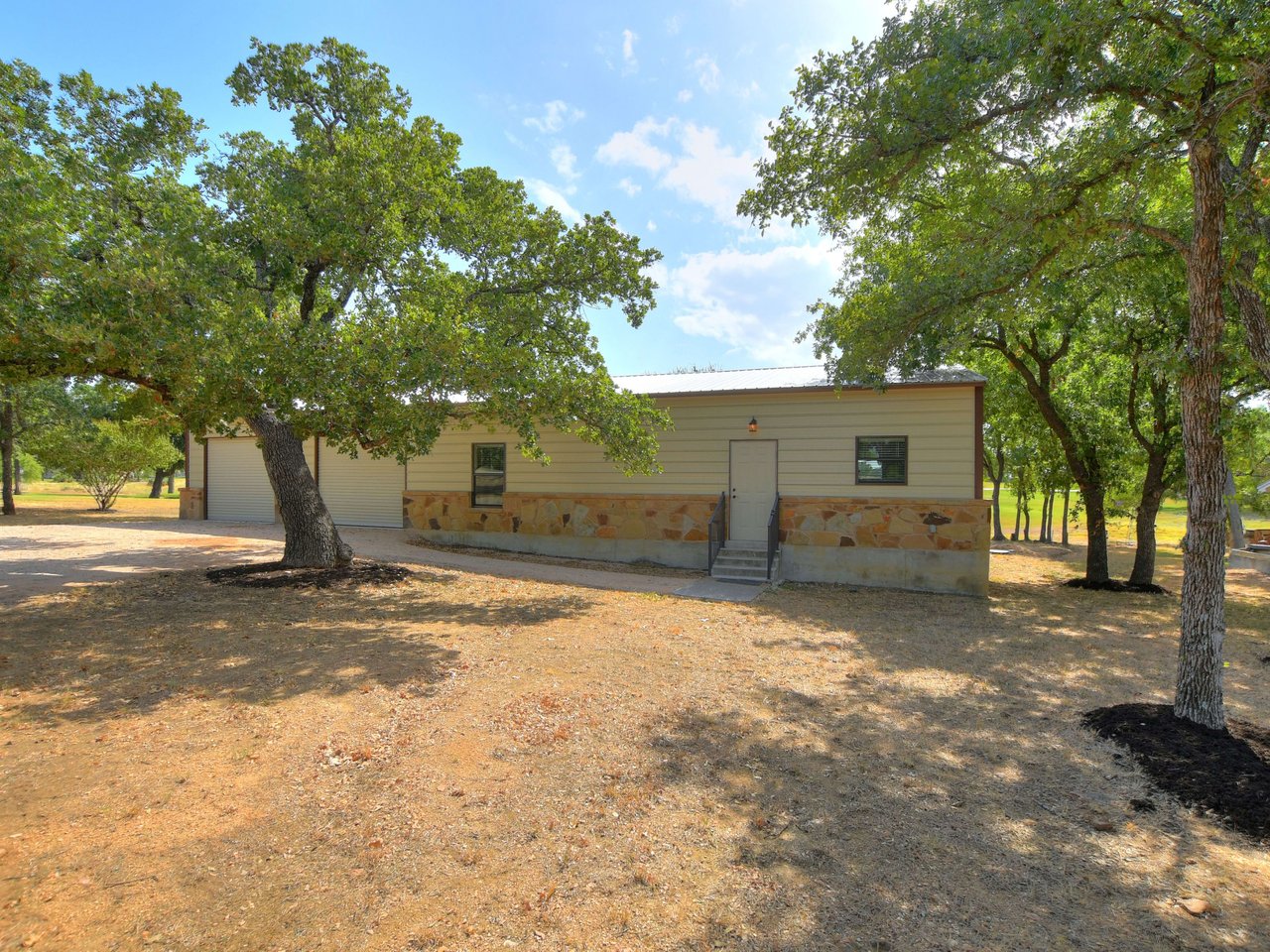 1138 Skyline Dr