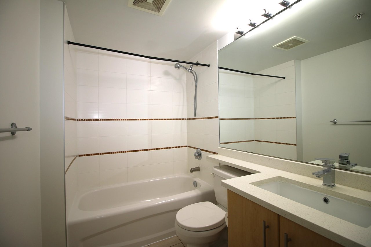 206-3660 Vanness Ave