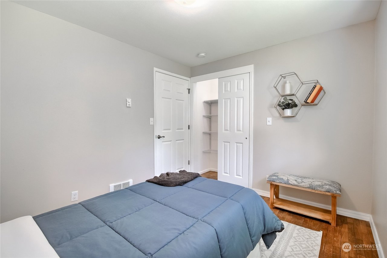 29 W Intercity Ave
