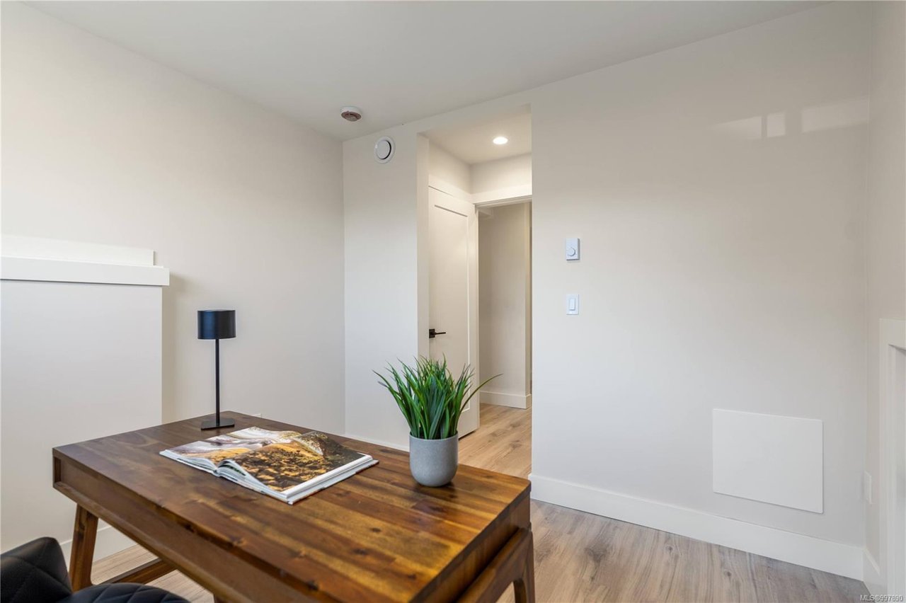 2-910 Old Esquimalt Rd