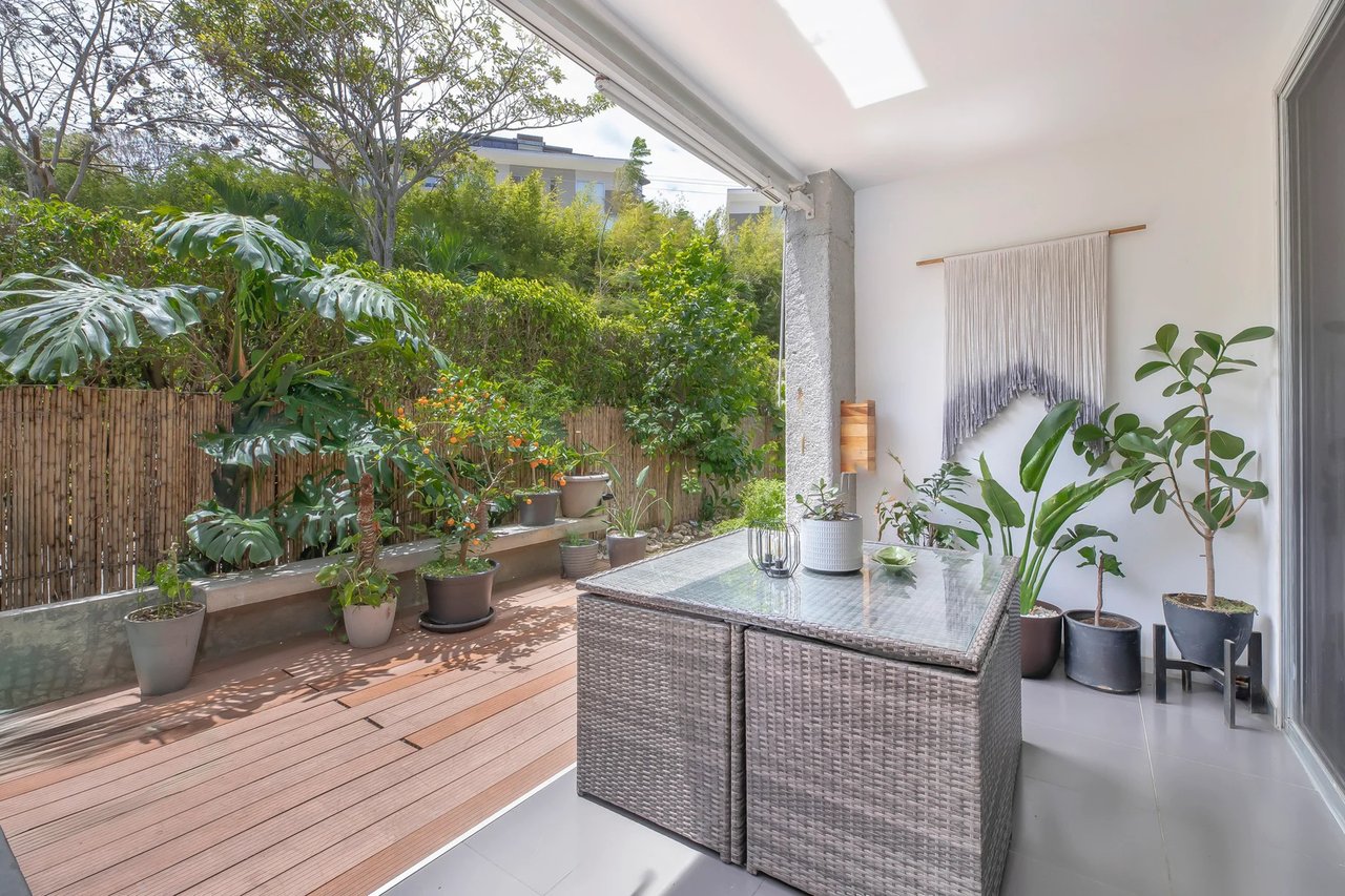 Private Garden Level Residence, Santa Ana, San Jose