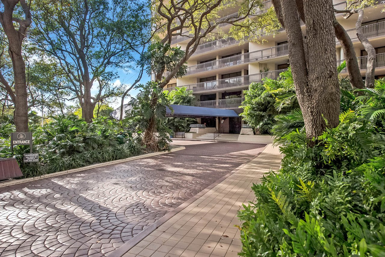 2901 S Bayshore Drive Unit: 8D