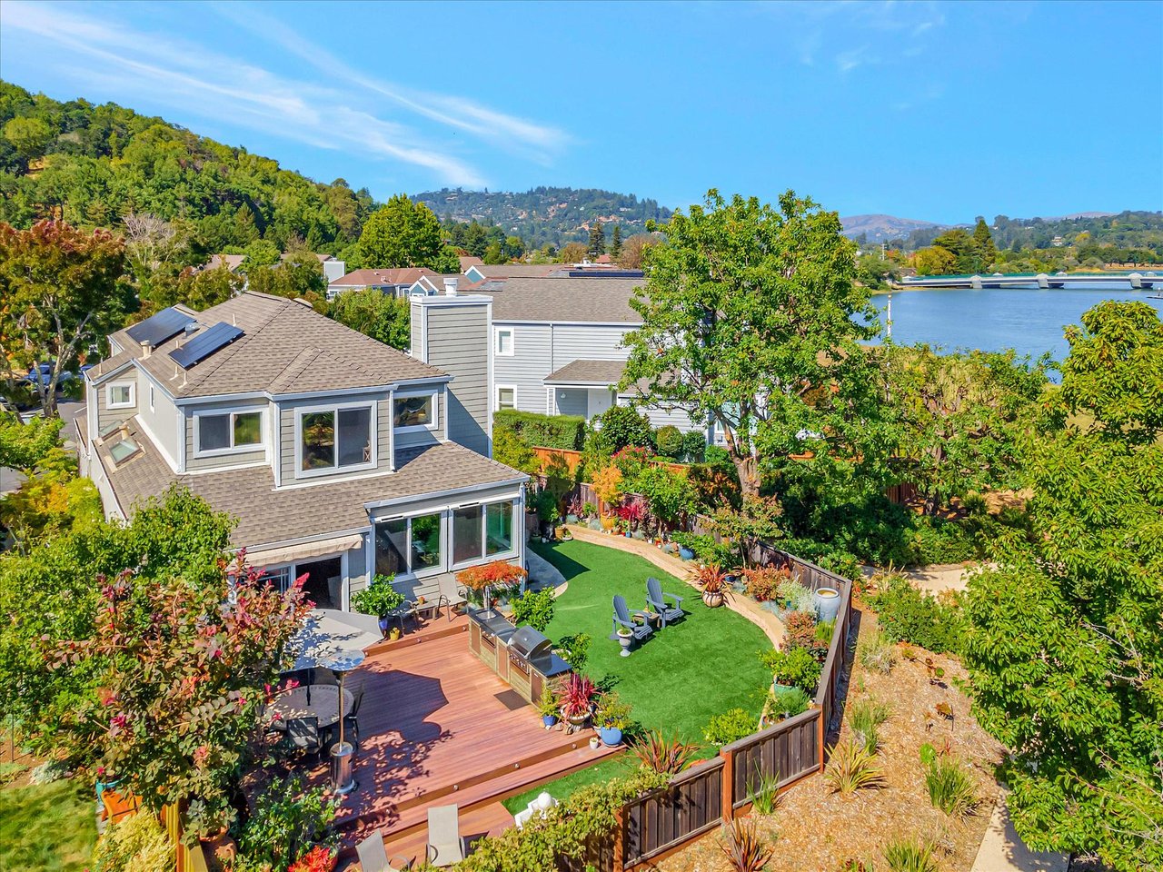 17 Crystal Creek Ct