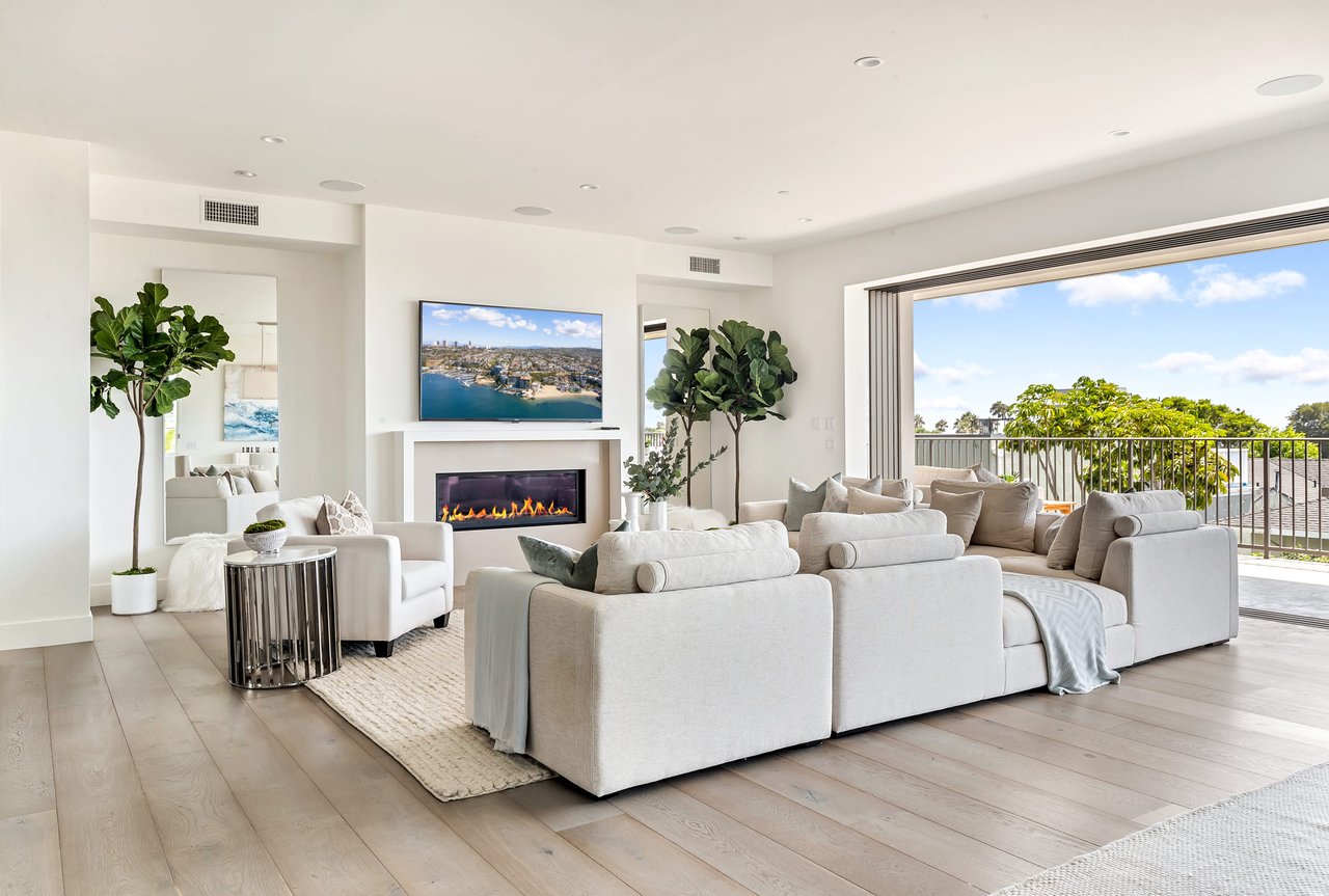 448 Serra Drive