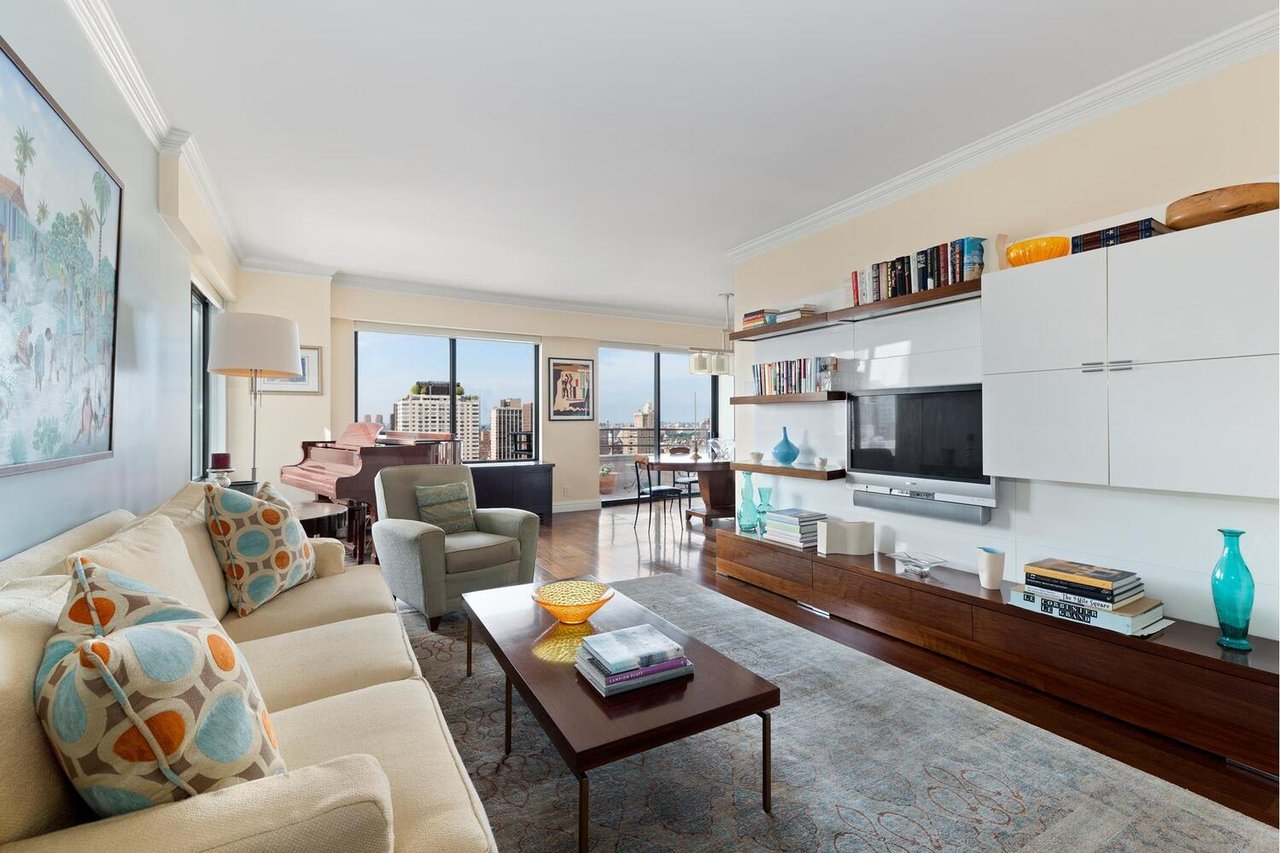 400 E 70th St, #3301