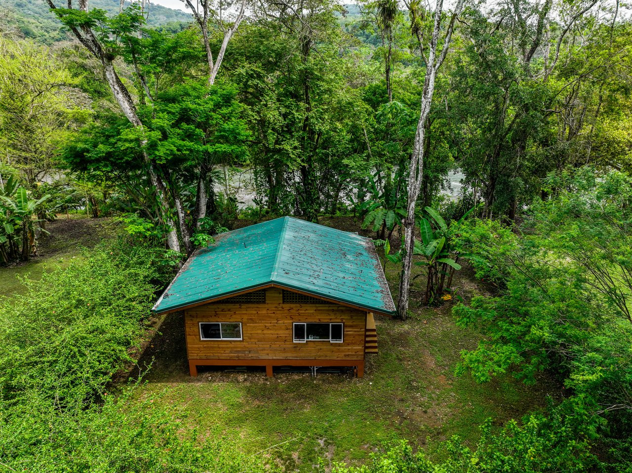 BARU RIVERFRONT HOME CLOSE TO THE BEACH IN DOMINICAL COSTA RICA