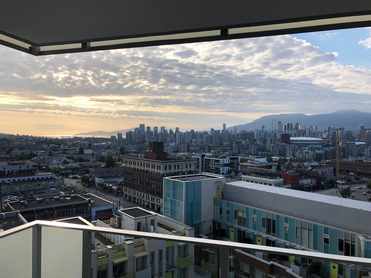 1212-285 E 10th Ave