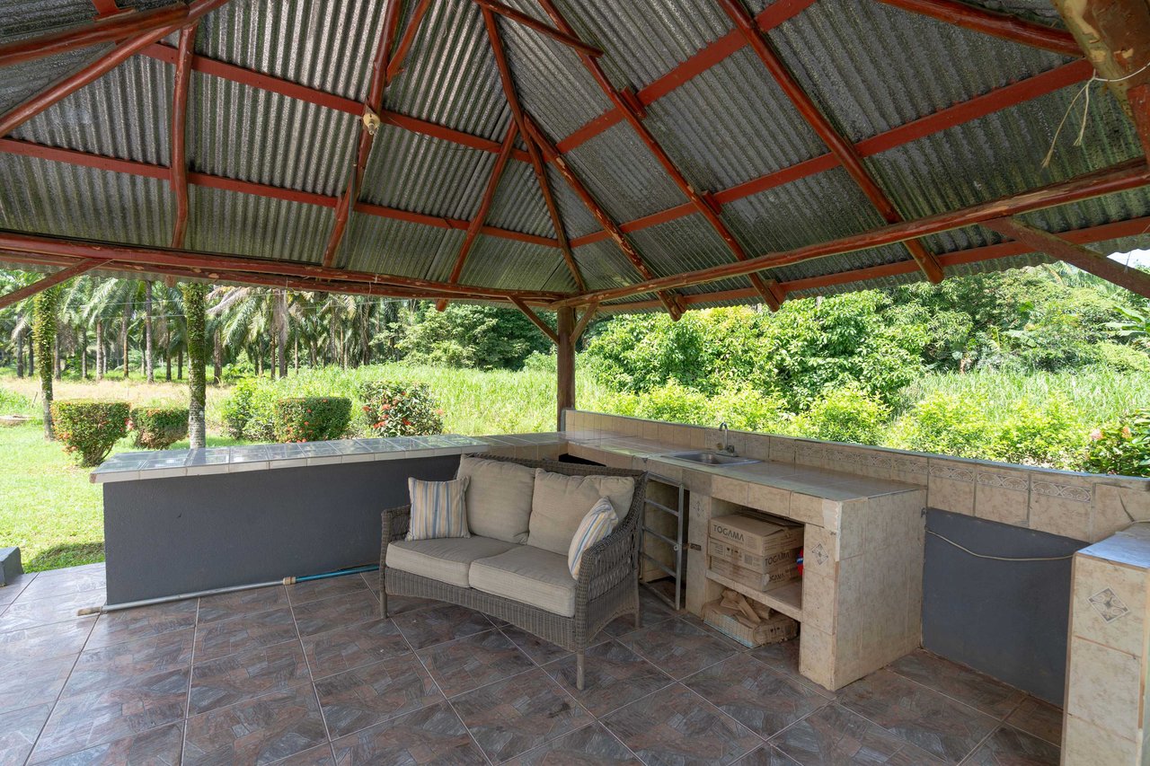 Three home stunning estate close to Quepos