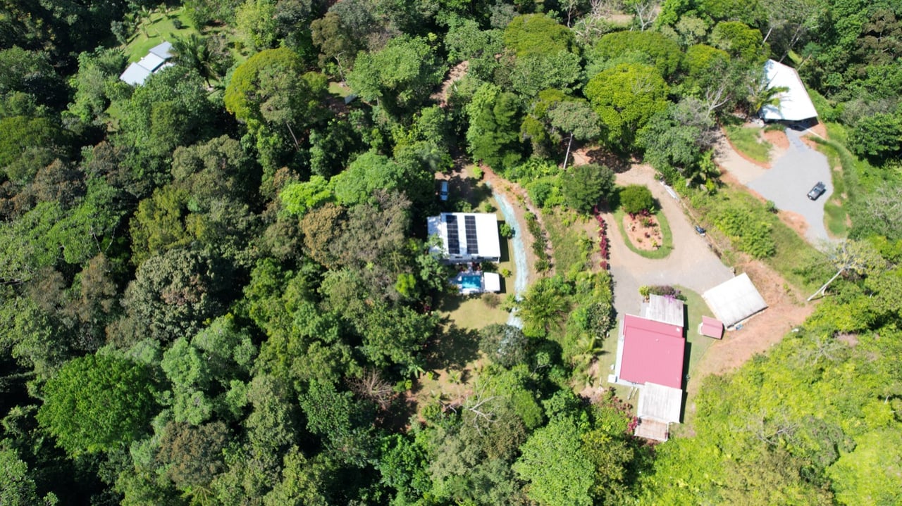 2 Bedroom Solar Home with Creek Frontage