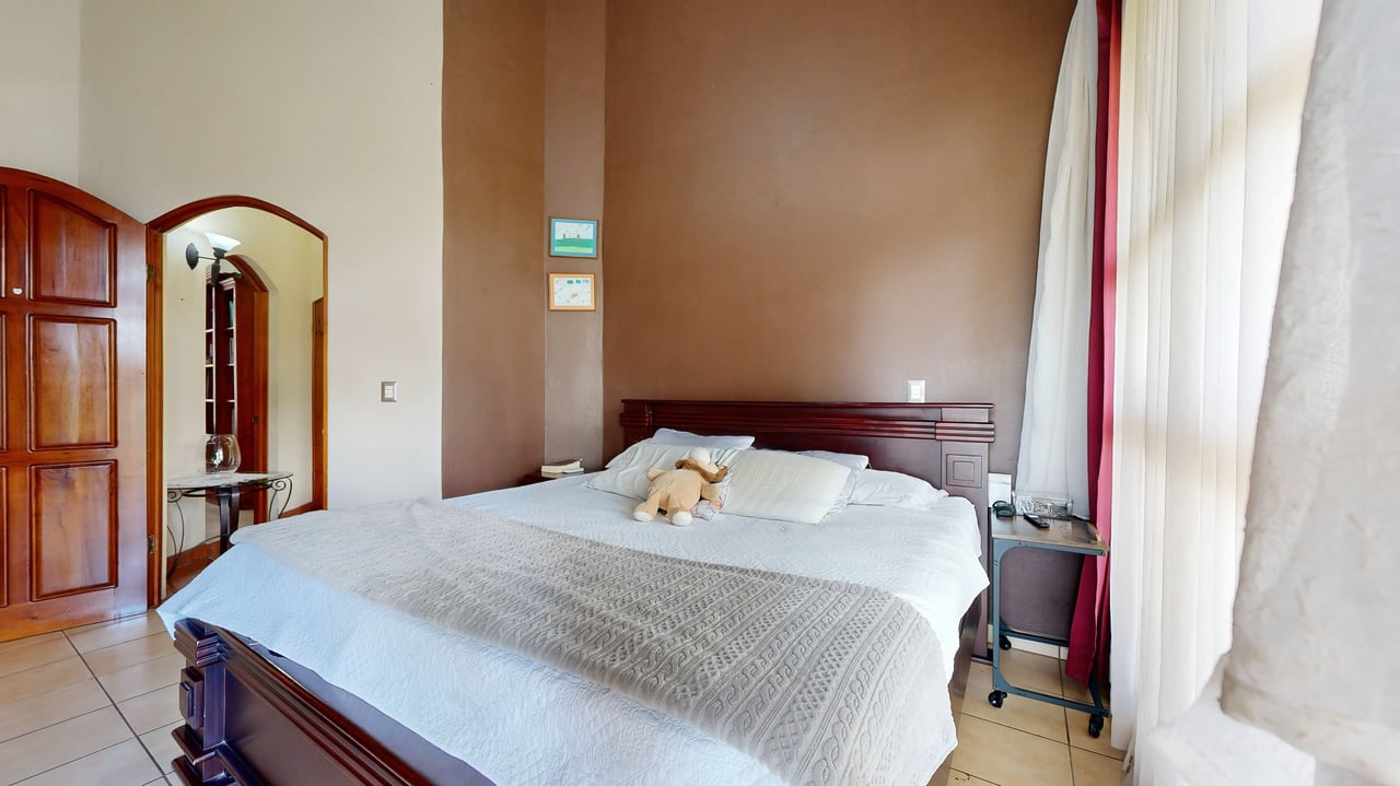 Spacious 5-Bedroom Colonial Home with 4 Bathrooms | La Bonita, Rivas.