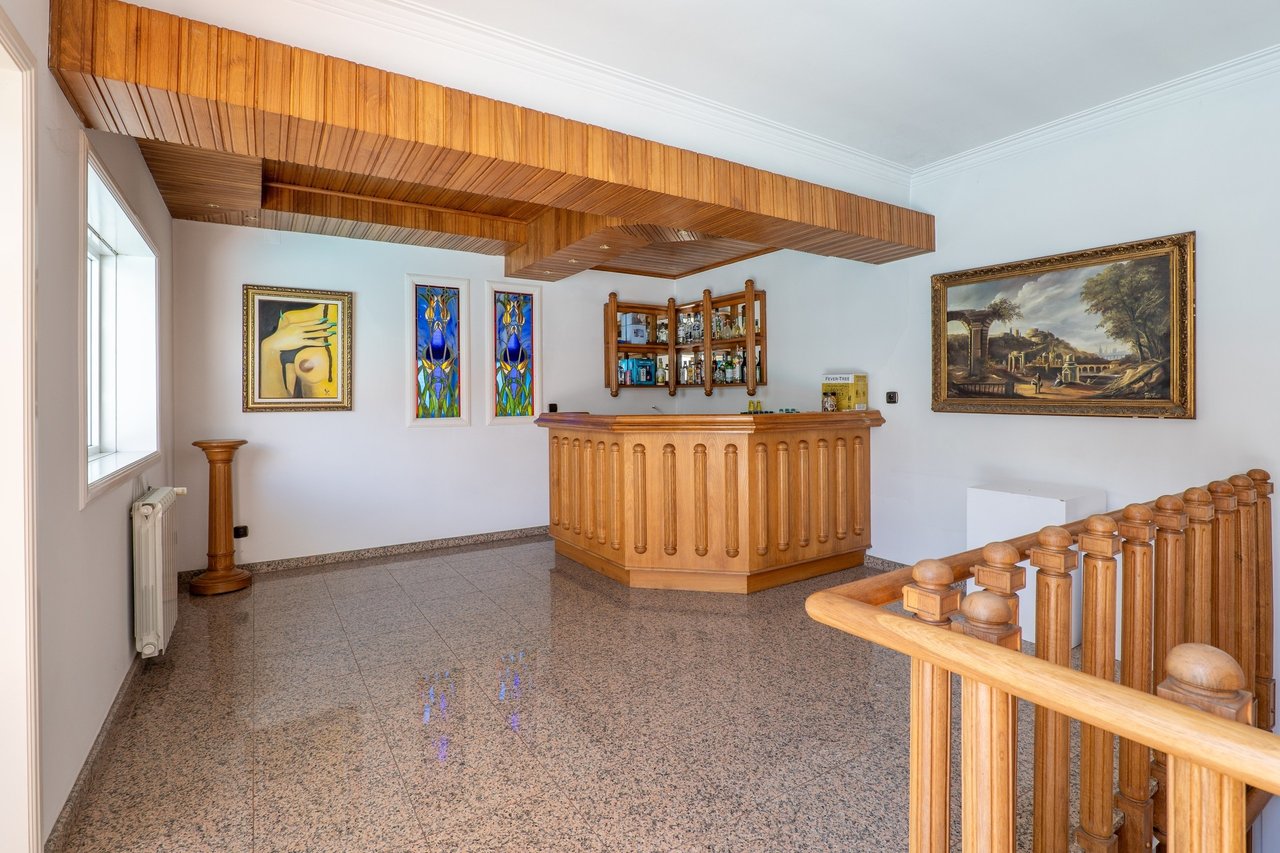 Secluded 5-Bedroom Villa with Pool and Sea Views on Expansive Dune-Side Plot – Apúlia e Fão