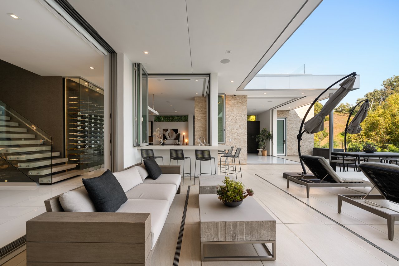 9311 Readcrest Dr, Beverly Hills