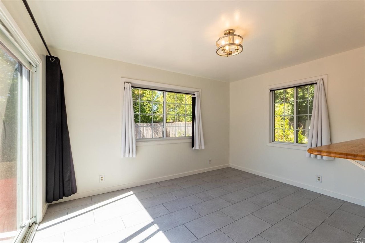 6 Boulevard Ct
