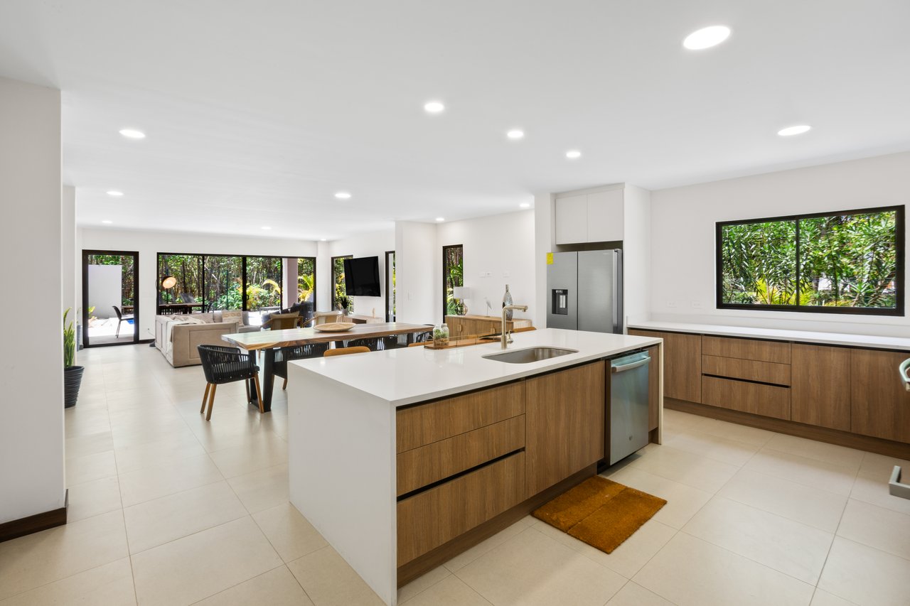 Flamingo Estates Luxury Home | Modern 4-Bed Retreat with Pool & Rooftop Terrace Near Beach & Marina