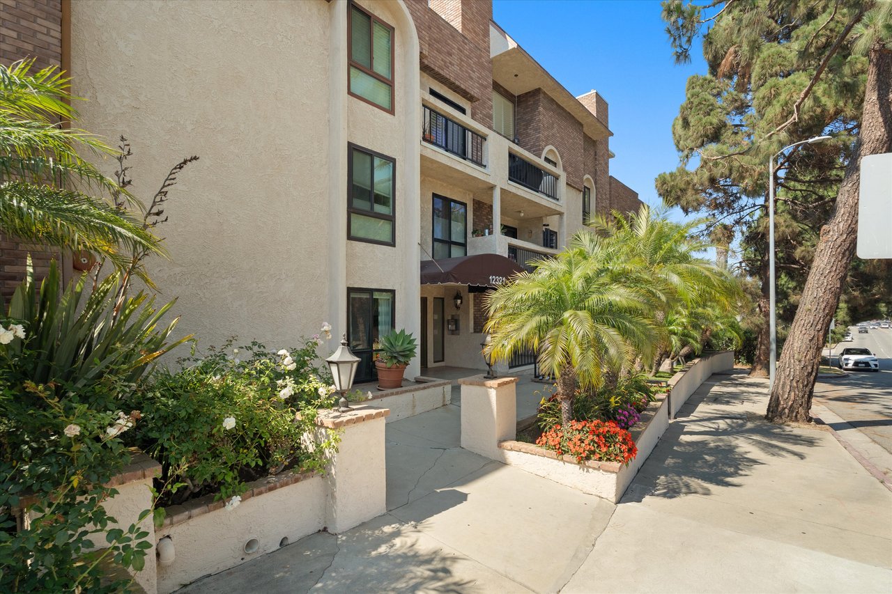 12321 Ocean Park Blvd #17