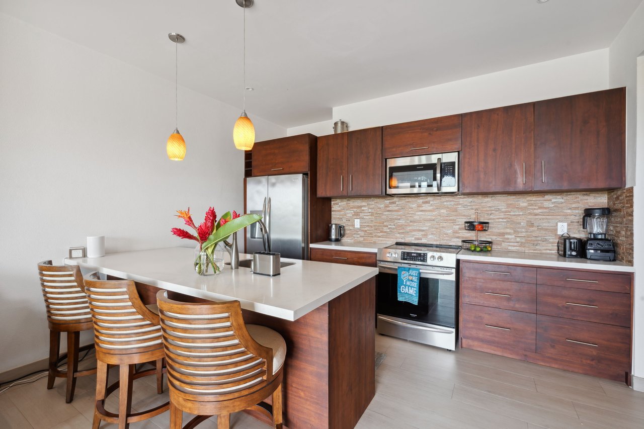 Casa Pickle on the Hill | Spacious Private Estate with Pickleball Court, Mature Gardens & Independent Guest Apartment