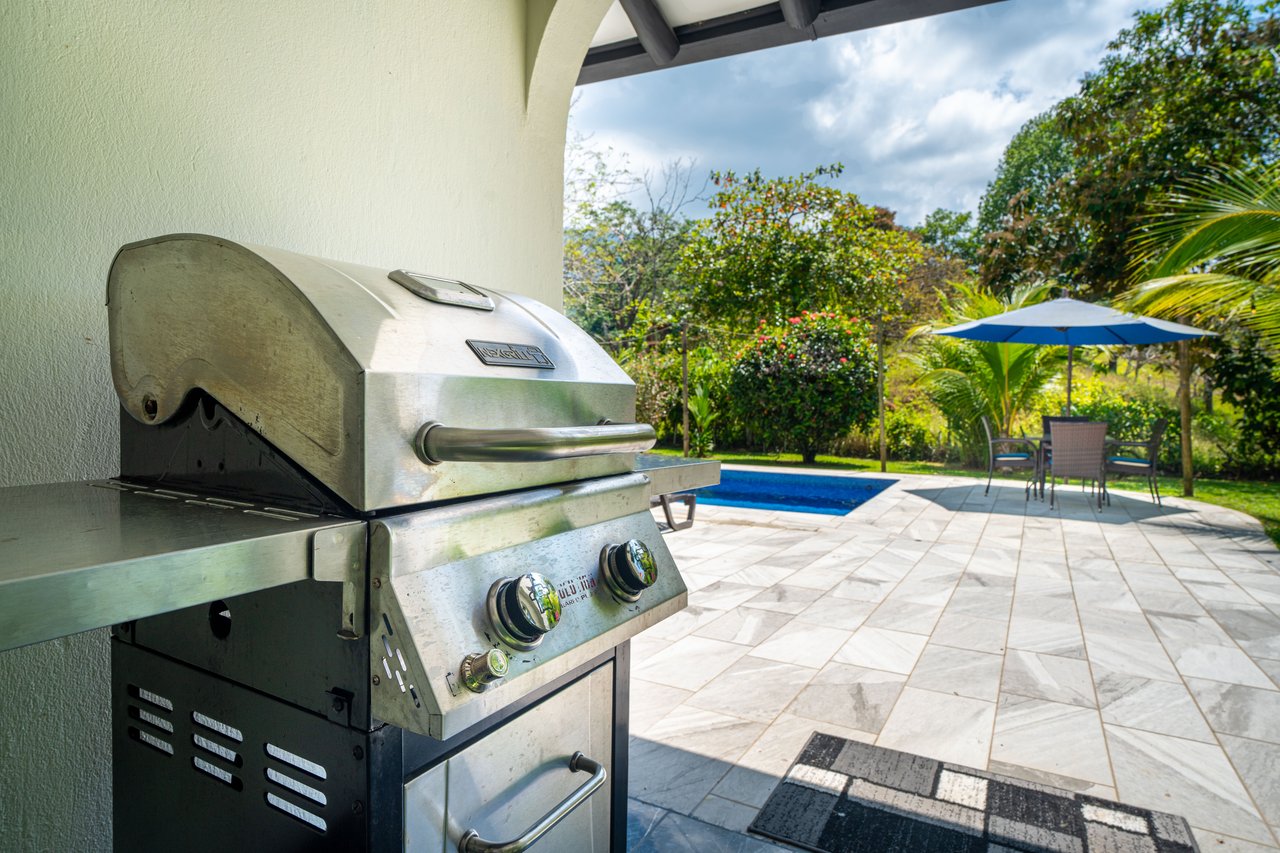 Beautiful Casa Tucán Escape, Tres Rios,  Gorgeous Mountain View with Room to Build!