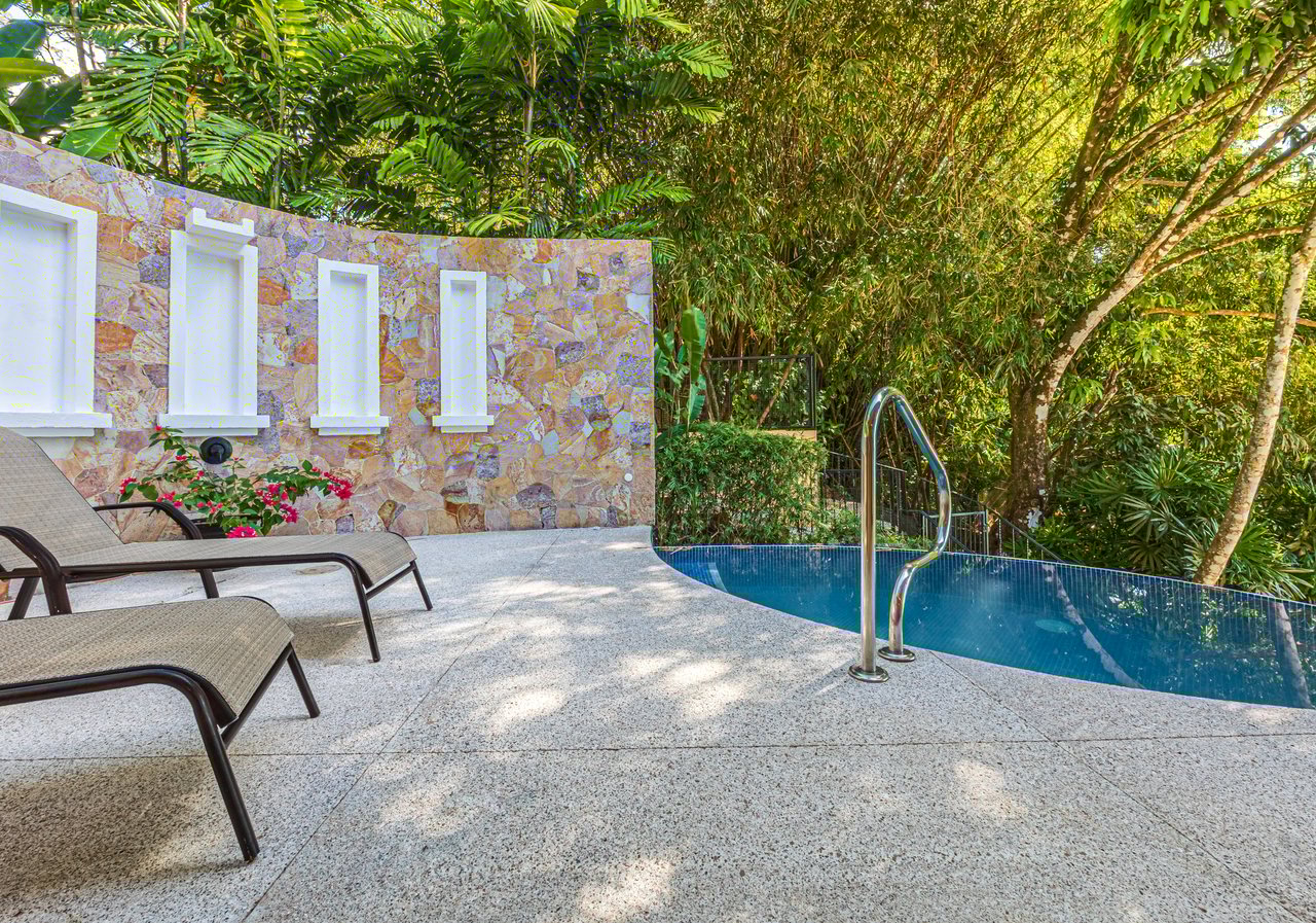 Nido Escondido, Playa Dominical