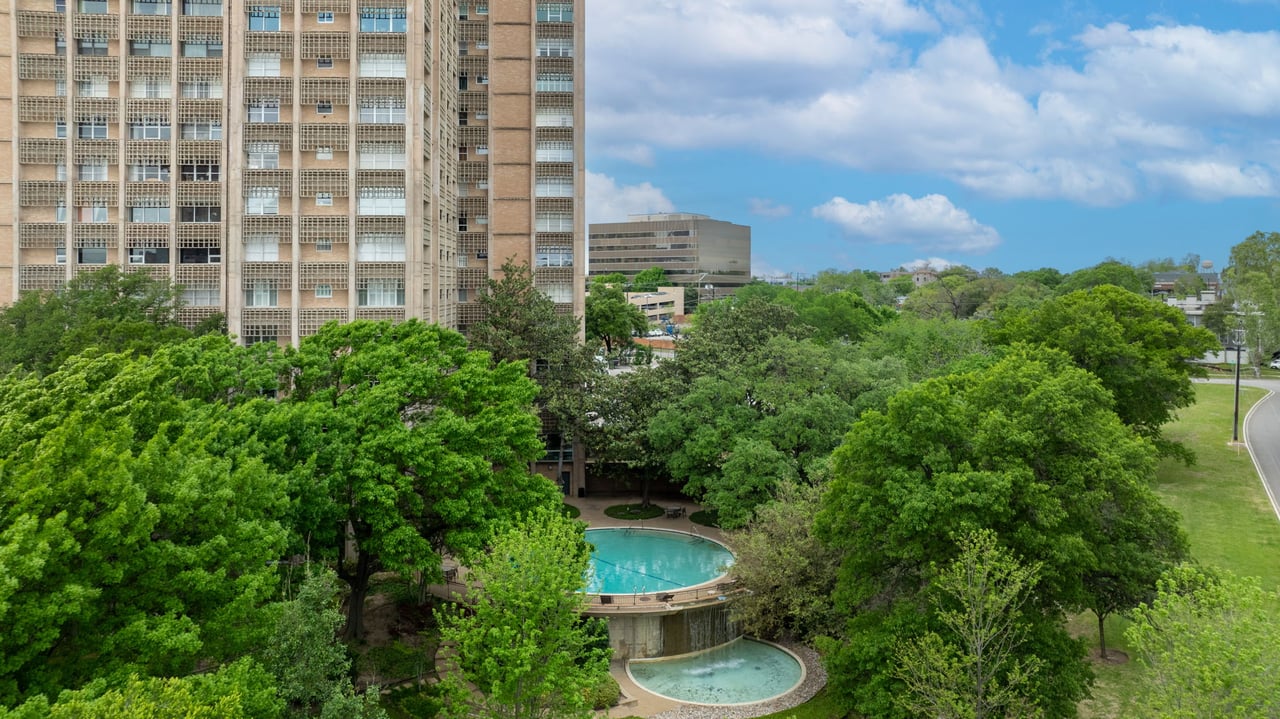 Grand Dame of Turtle Creek