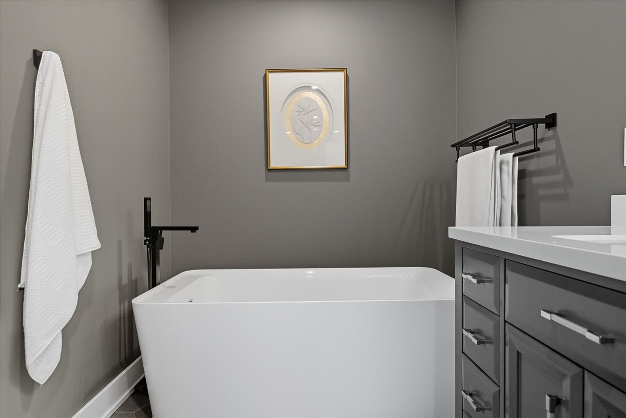 11 Avondale Cres 