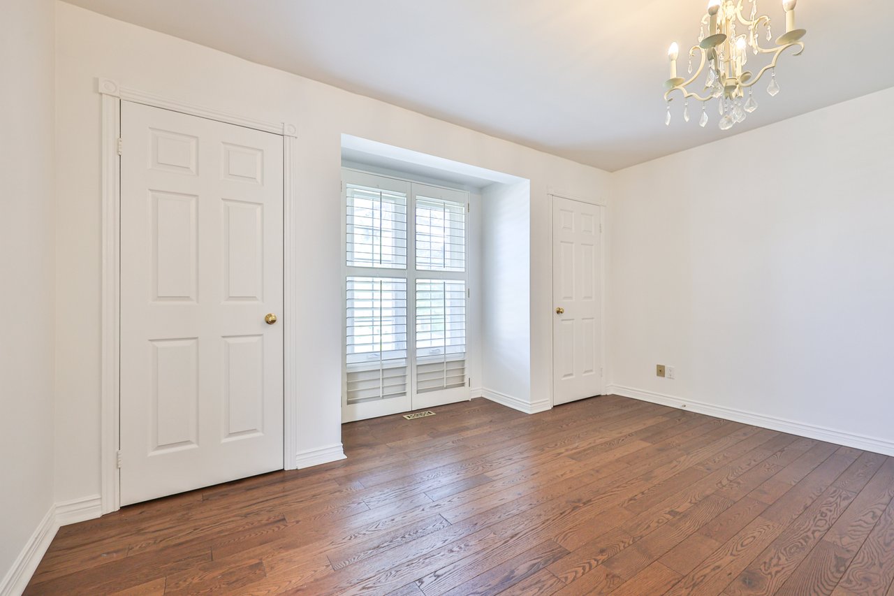 108 Whittington Place, Oakville