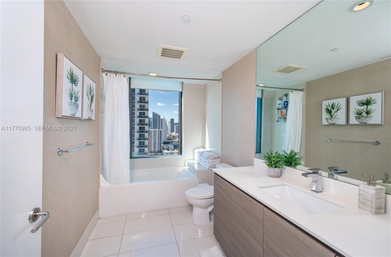 miami-icon-bay-condo-sold-bathroom