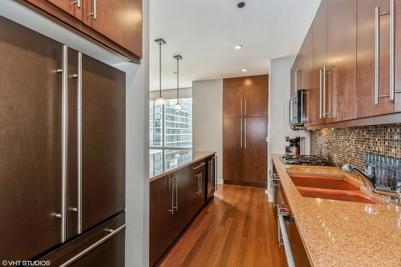 8 E Randolph St UNIT 1608