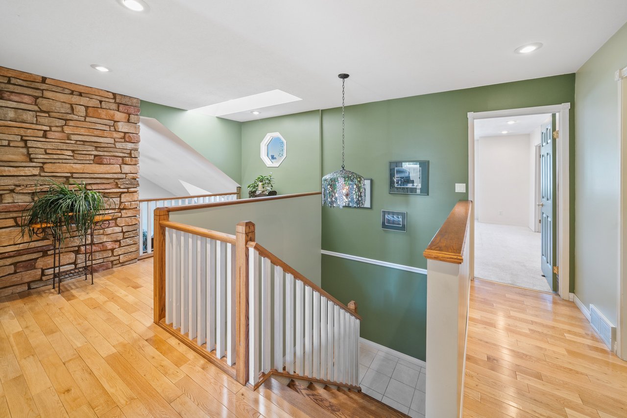 330 Canyon Close
