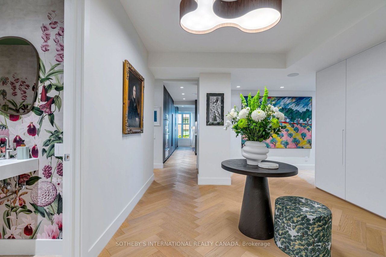 PERFECT SUITE IN YORKVILLE