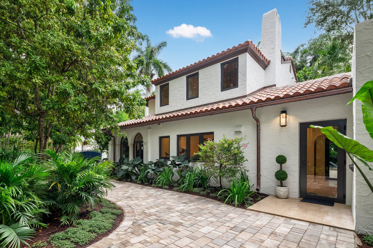 3700 Hibiscus Street "Casa Mamey"