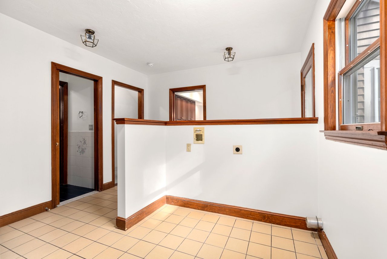 4 Leslie Rd