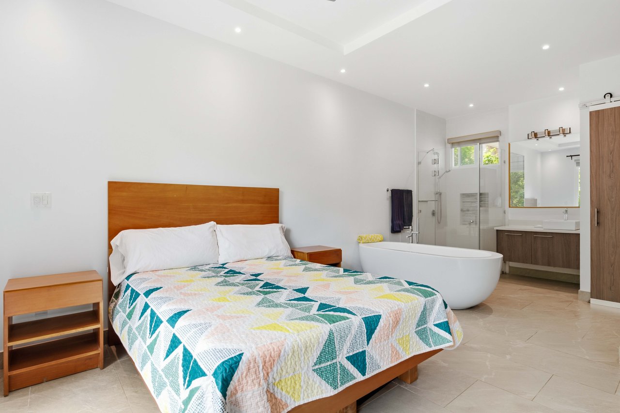 Casa Oasis | 3BR Main Residence + 2BR Guest House with Pool in Mar Vista, Playa Flamingo