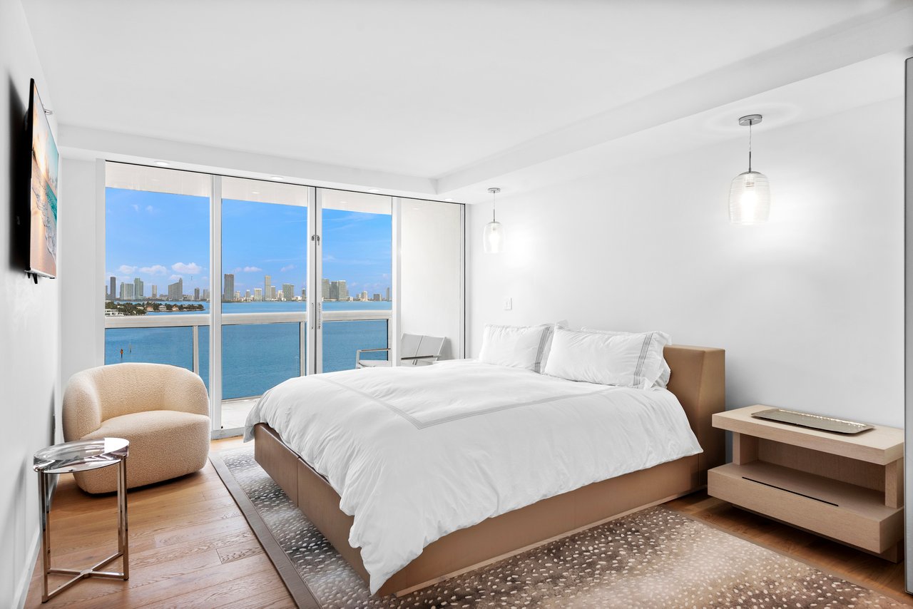 1800 Sunset Harbour 1202/04