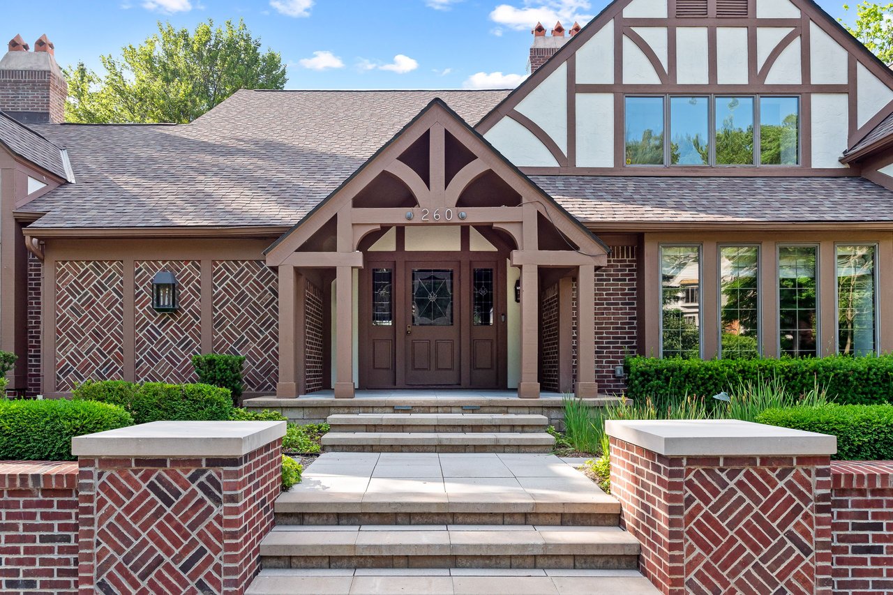 260 Woodwind Dr, Bloomfield Hills